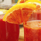 Fruchtig-spritziger Frühlingscocktail