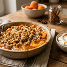 Aprikosencrumble mit Gewürzsahne