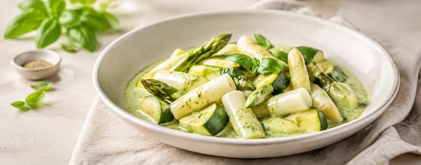 Spargel-Zucchini-Gemüse mit Basilikumsauce
