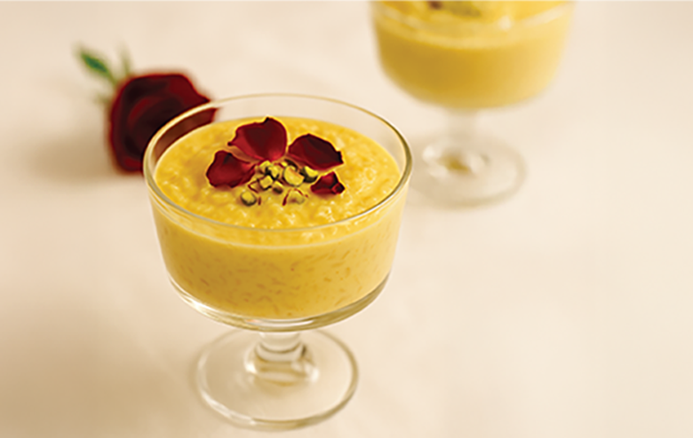 „Herzenswärme“ – Rosen-Safran-Kheer (Ayurvedischer Milchreis)