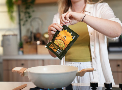 Zubereitung der Gelbe Linsen Multi-Hirse Khichdi in der Küche